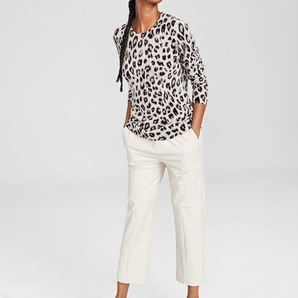 cashmere sweater covered in a cheetah print with crewneck. - Picture 3 of 8